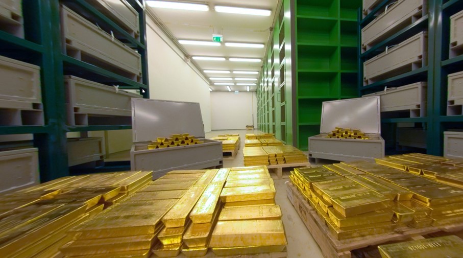 A Magyar aranytartalék 400 unciás tömbökben acélládákban, az MNB páncéltermében