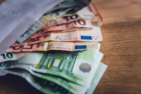 Korlátozhatják a készpénzes fizetéseket az Európai Unióban