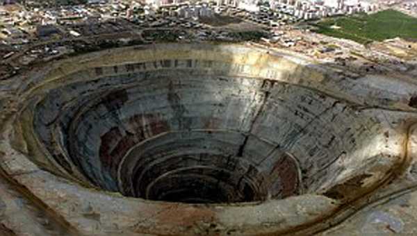 A gyémántmezőt rejtő jakutföldi óriás kráter. Conclude Zrt. Forrás: soulask.com